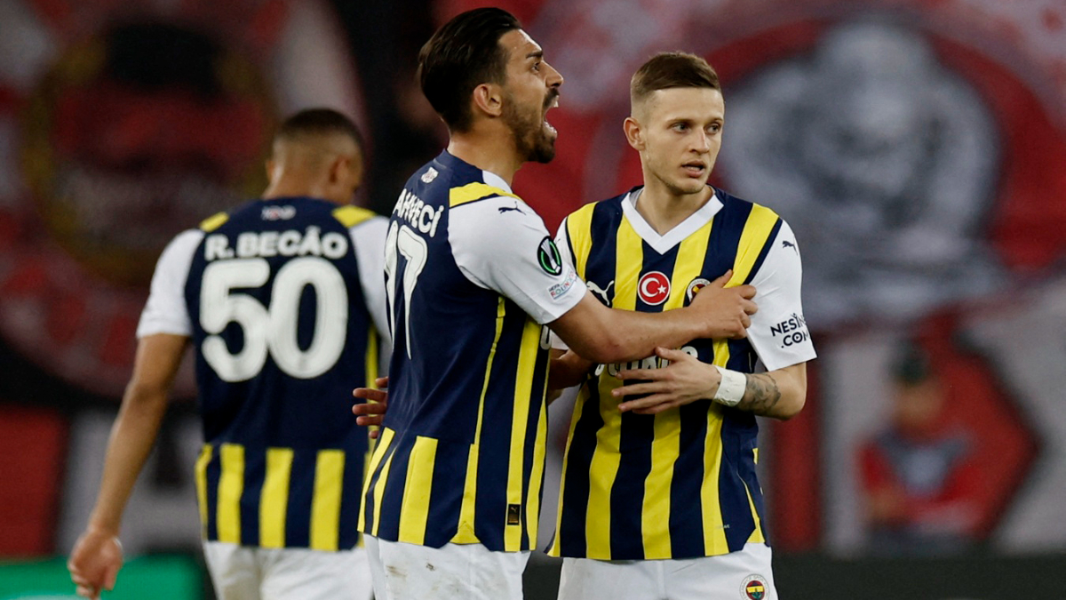 Fenerbahçe - Olympiakos maçının ilk 11'leri