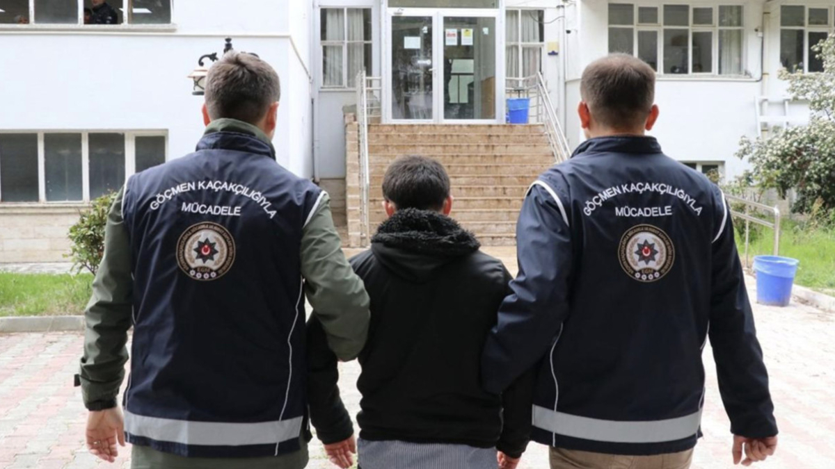 Manisa'da 27 düzensiz göçmen yakalandı
