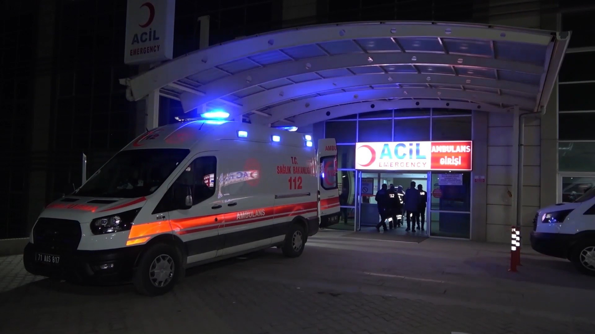 Kırıkkale'de ambulans ile ticari taksi çarpıştı: 4 yaralı
