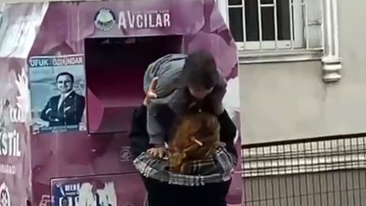 İstanbul'da bir kadın kıyafet çalmak için yanındaki çocuğu kullandı
