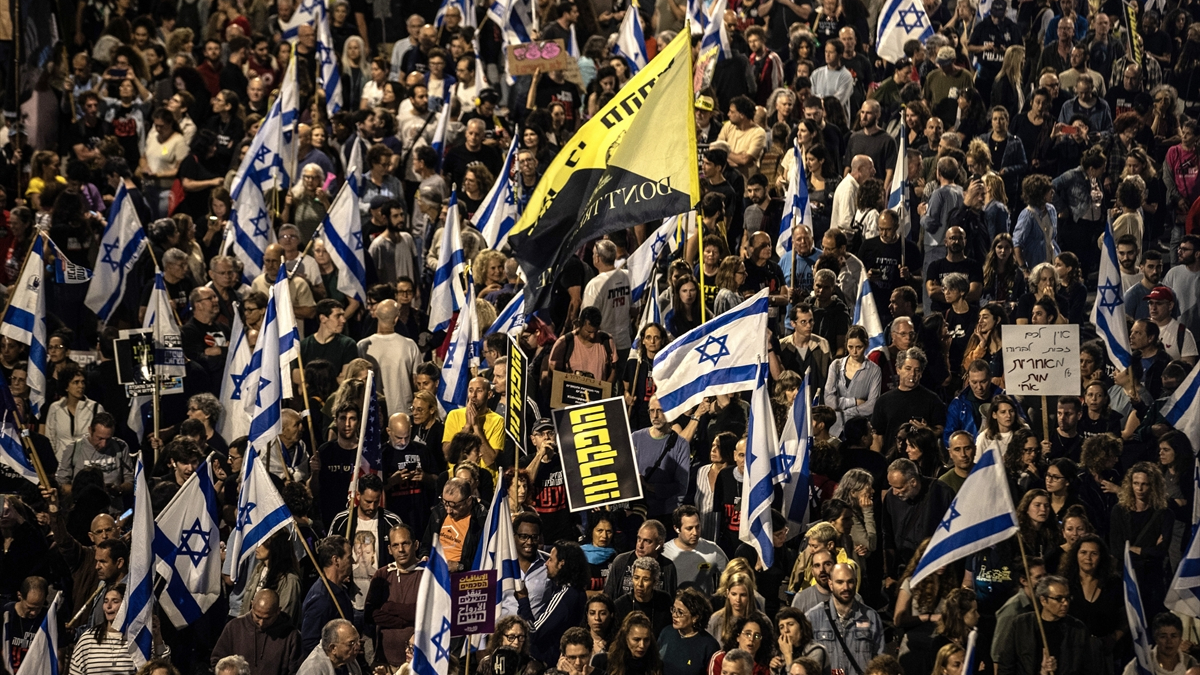 İsrail'de Başbakan Netanyahu'ya istifa baskısı artıyor