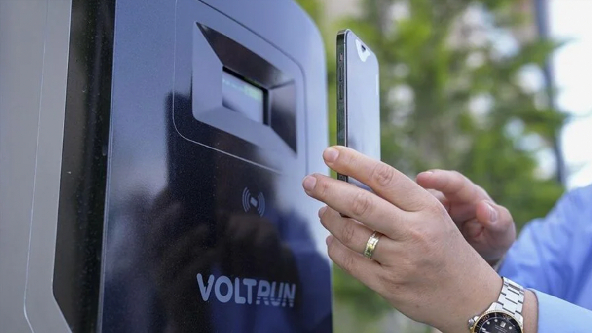 Konut siteleri artık bahçelerinde elektrikli araç şarj üniteleri için yer açıyor