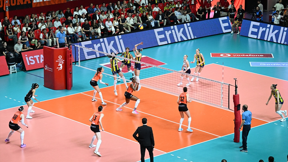 Eczacıbaşı'nı yenen Fenerbahçe, Sultanlar Ligi şampiyonu oldu