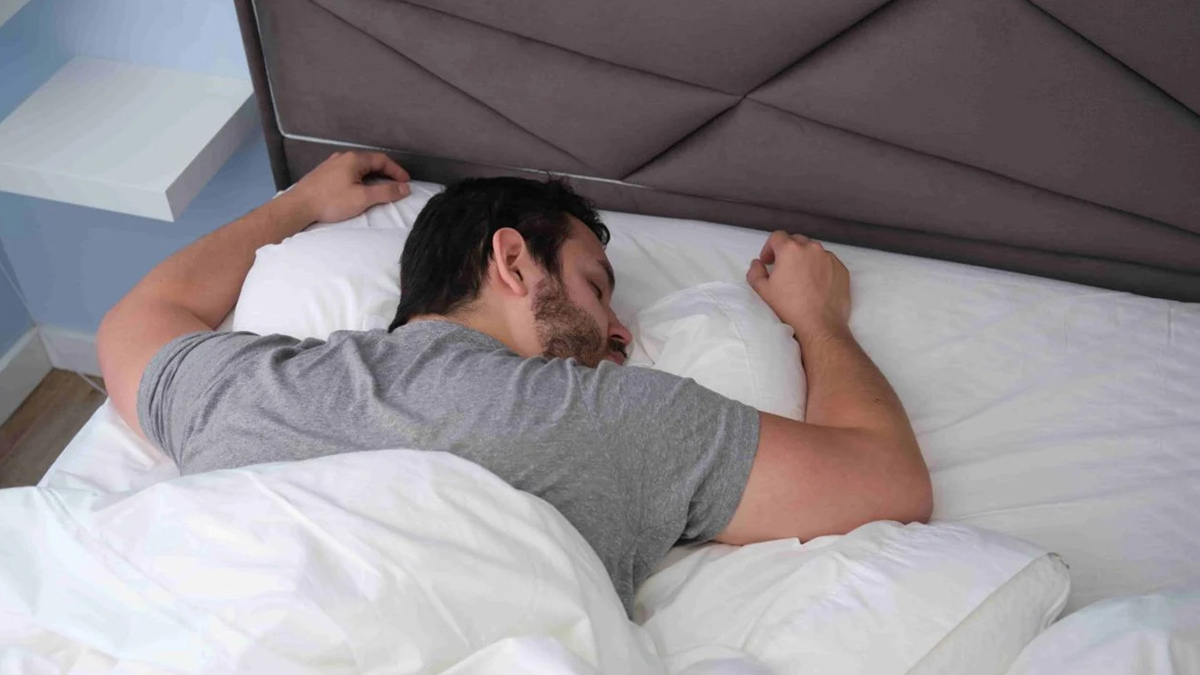 Denemeyin bile! Yüzüstü yatmak bakın neye sebep oluyor