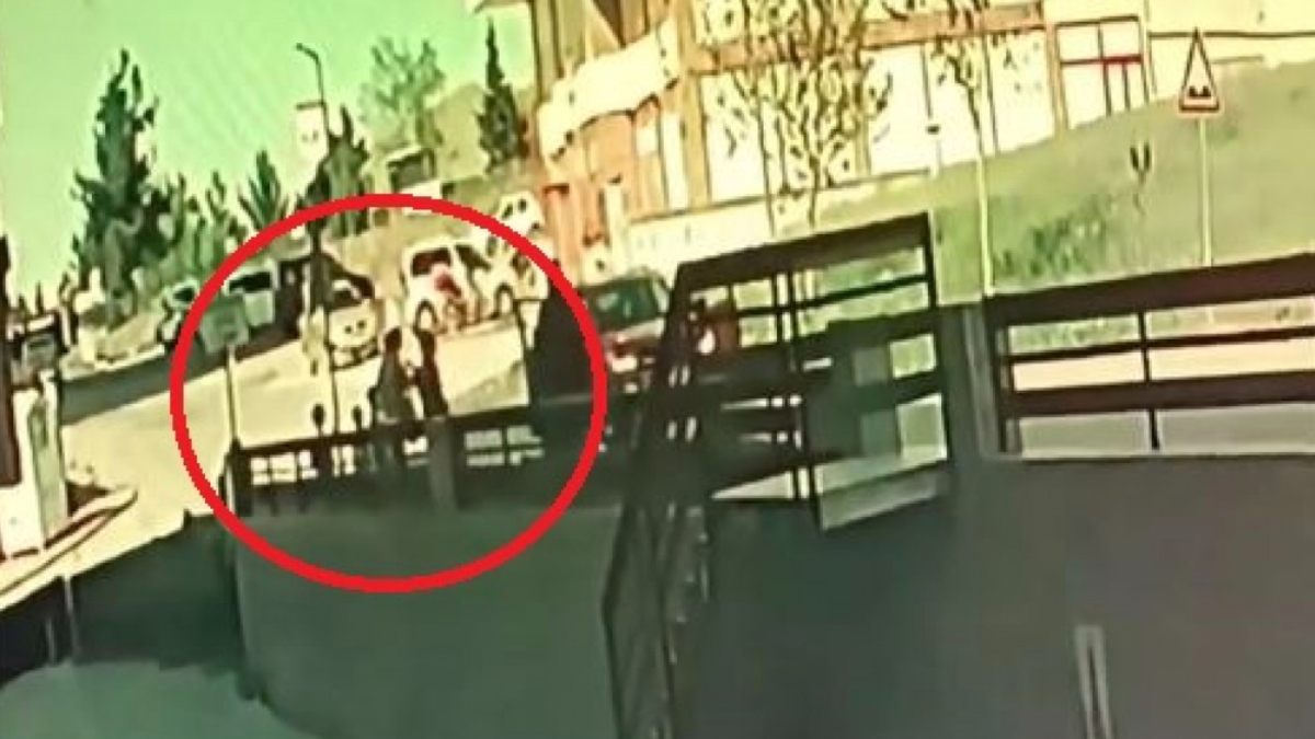 Samsun'da yola fırlayan çocuklarını korumak isteyen kadın darbedildi