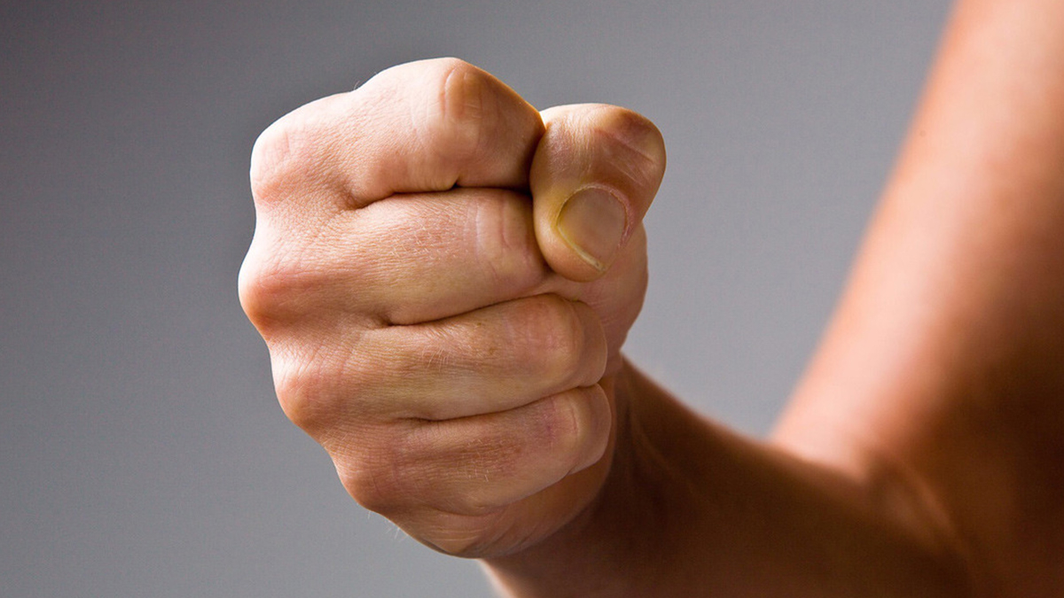 Sağ yumruğunuzu 1.5 dakika sıkın, bakın ne oluyor