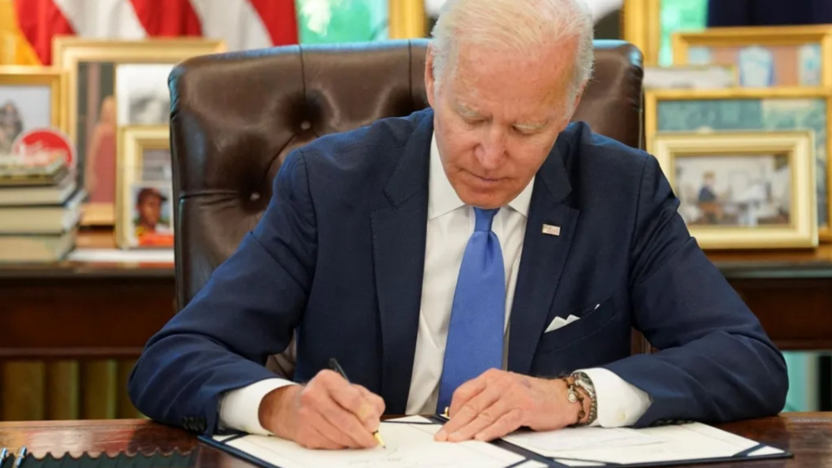 ABD'de TikTok yasaklanıyor Joe Biden imzayı attı