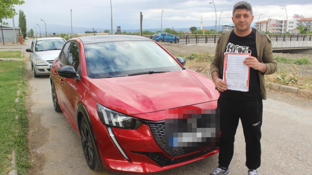 Manisa'da bir kişinin sıfır aldığı araç hasarlı çıktı