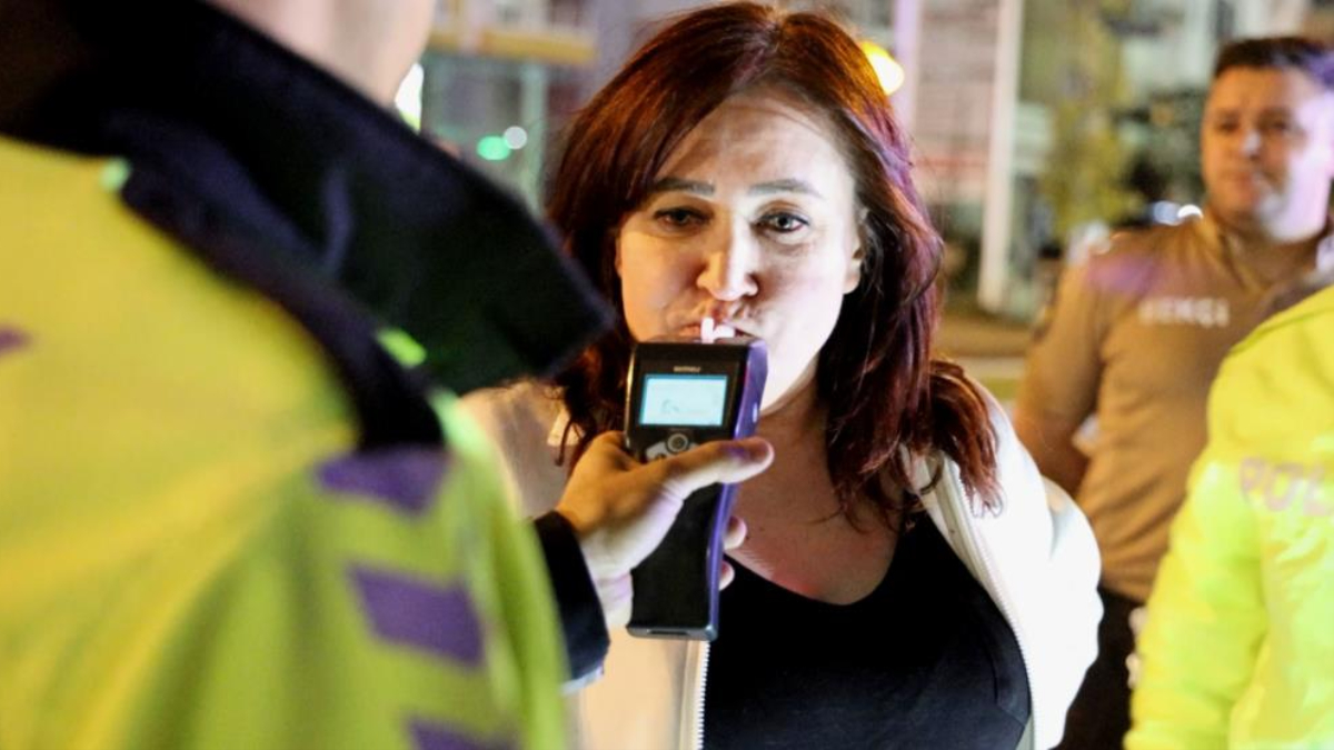 Aksaray'da üfleme eğitimi verilen kadın 44. seferde alkollü çıktı