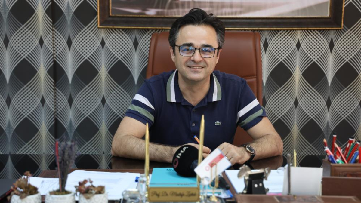 Paris’e giden Hataylı profesörün paraları, yabancı uyruklu şahsın ayakkabısından çıktı