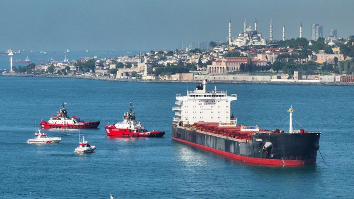 Haydarpaşa’da karaya oturan gemi kurtarıldı