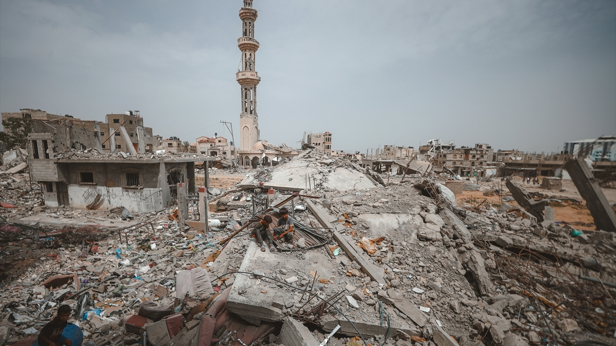 İsrail askerleri, Batı Şeria'da 11 Filistinliyi gözaltına aldı