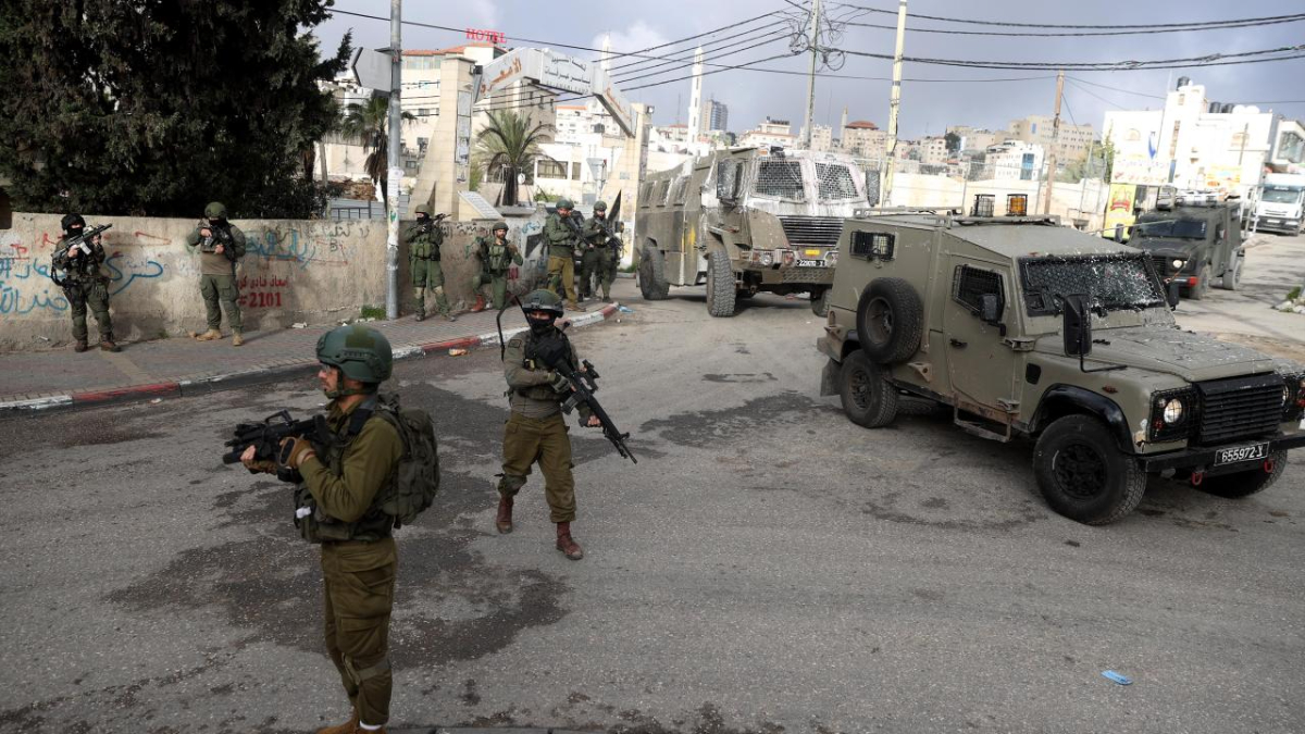 İsrail Batı Şeria'da birçok kente baskın düzenledi