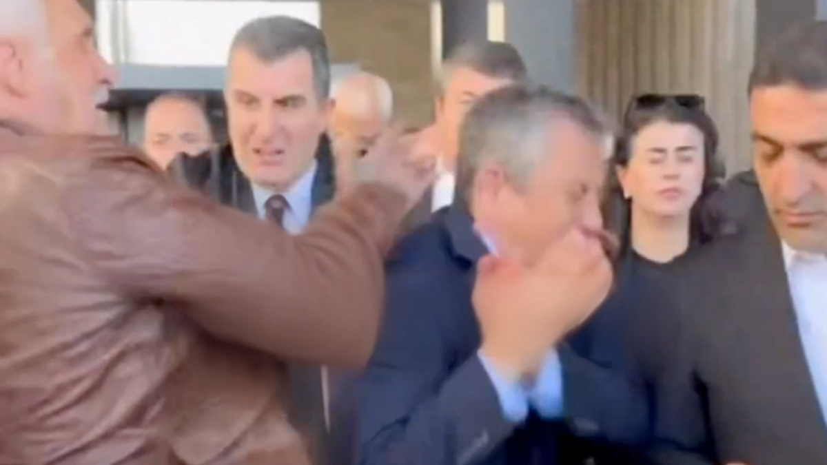 Özgür Özel’e saldıran şüphelinin gözaltı süresi uzatıldı Özgür Özel’e saldıran şüphelinin gözaltı süresi uzatıldı