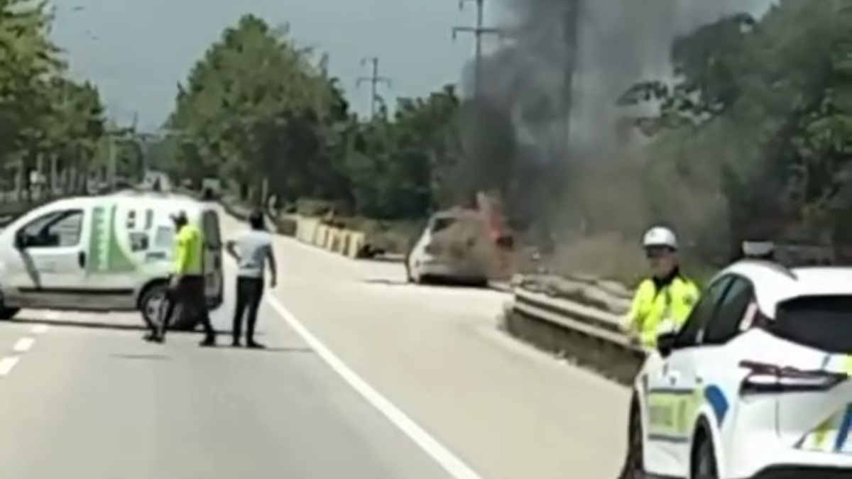 Bursa’da seyir halindeki otomobilden alevler yükseldi