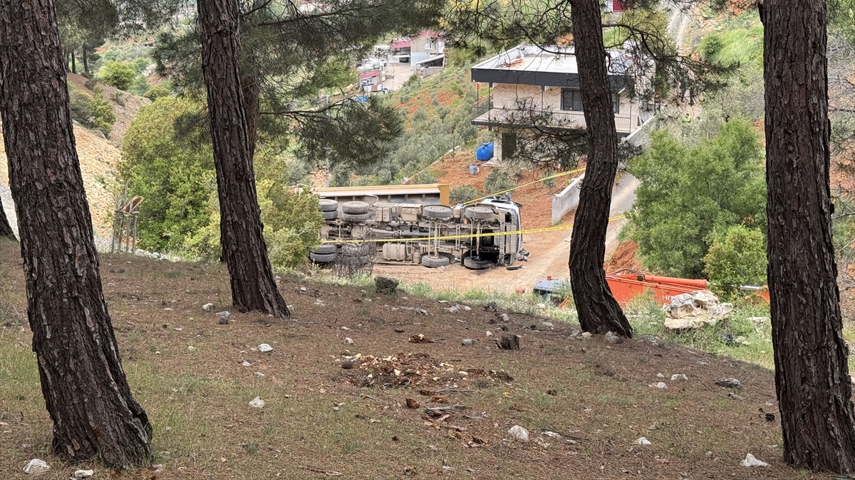 Kahramanmaraş’ta devrilen kamyonun sürücüsü hayatını kaybetti