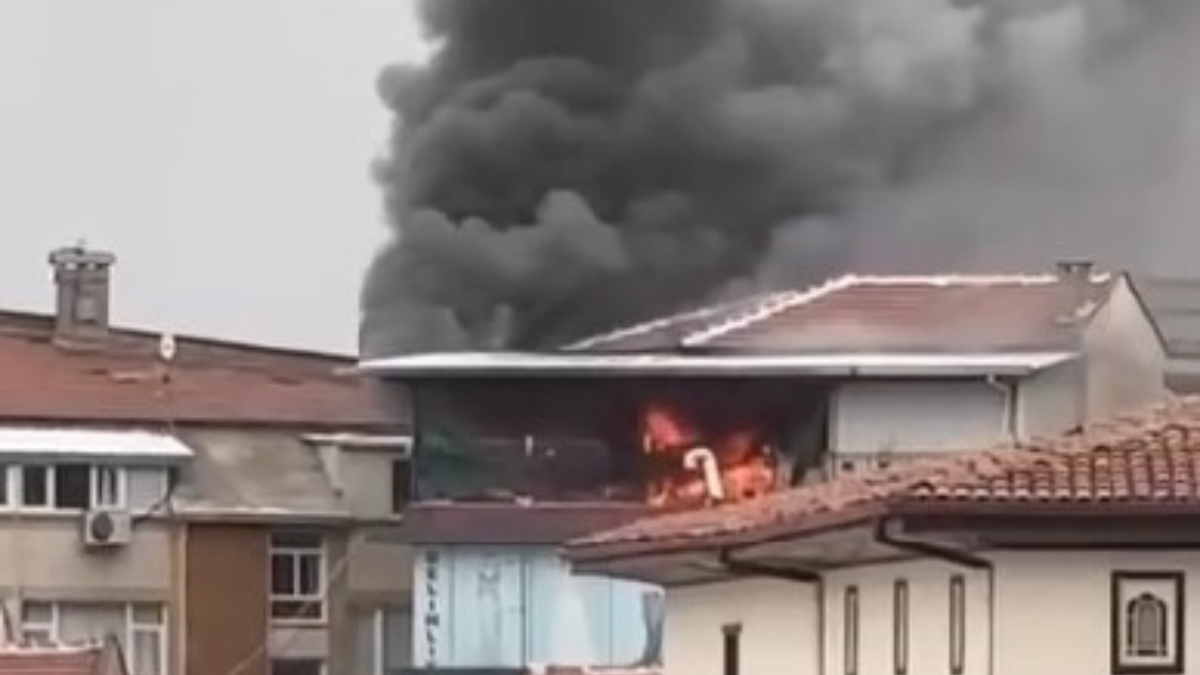 Bursa’da 4 katlı iş merkezinde yangın