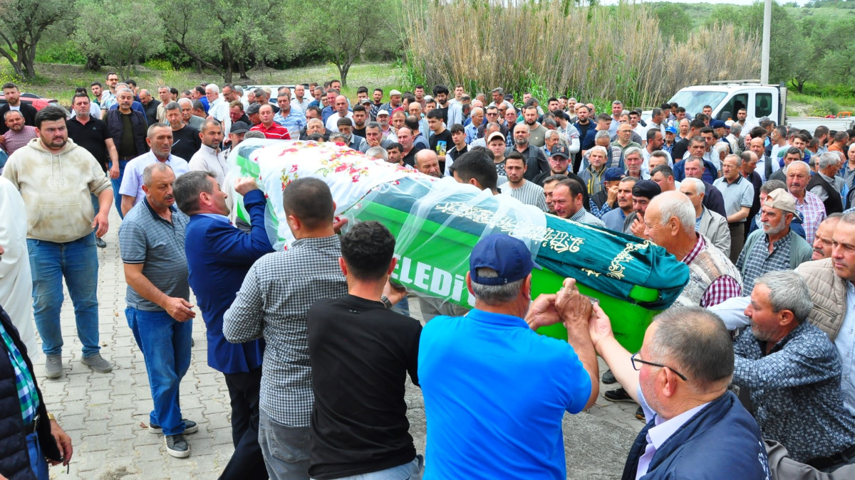 Aydın’da kazada ölen Sıla’nın annesi, kızını duvakla uğurladı
