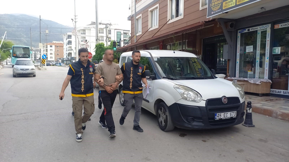 Manisa’da 13 araca zarar veren, akli dengesi yerinde olmayan şüpheli, hastaneye yatırıldı
