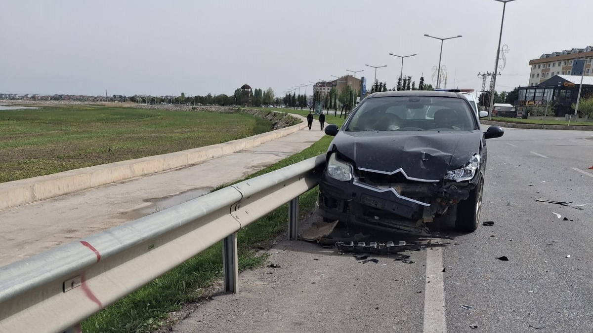 Konya’da ootomobiller çarpıştı: 2 yaralı