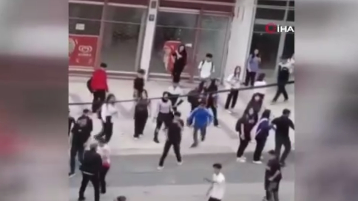 Ankara’da lise öğrencileri birbirlerine saldırdı