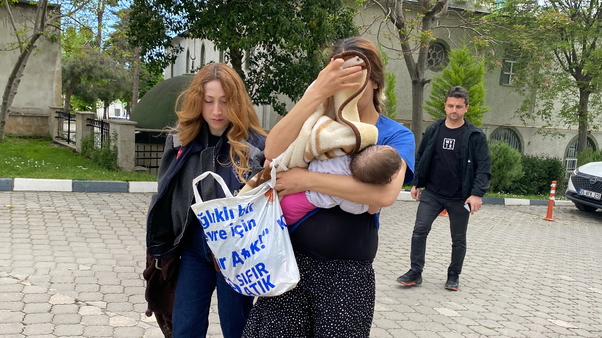 Samsun’da hırsızlık şüphelisi bebeğiyle yakalandı