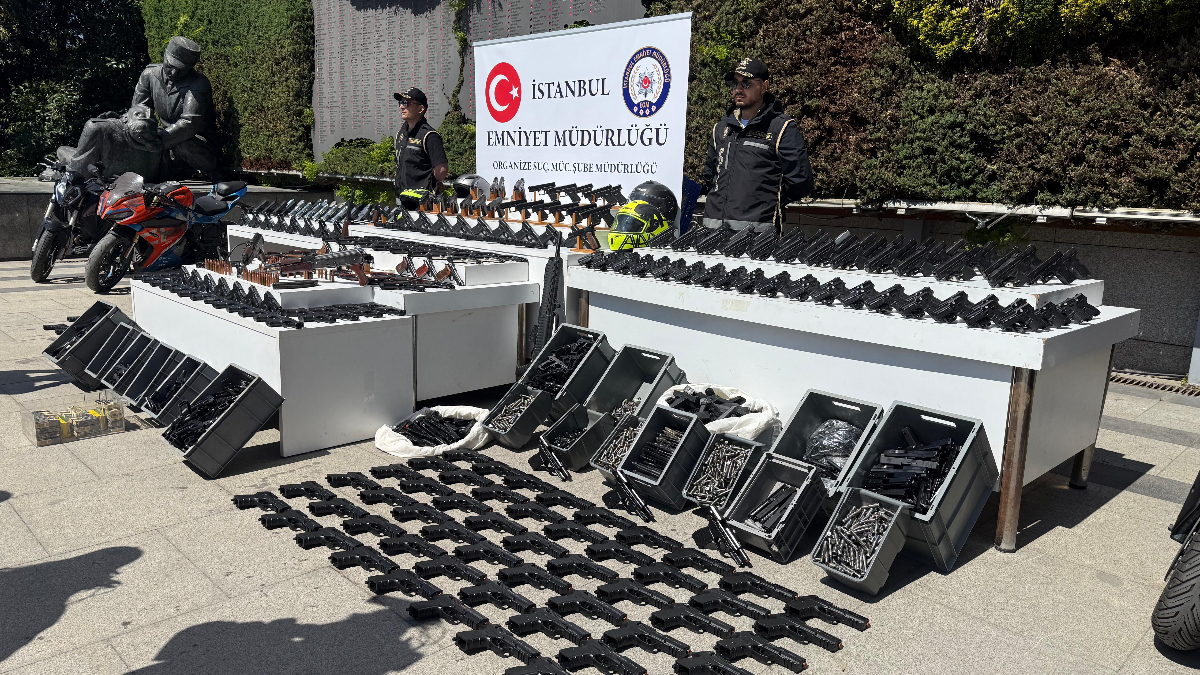 İstanbul’da organize suç örgütü üyelerine operasyon: 104 gözaltı İstanbul’da organize suç örgütü üyelerine operasyon: 104 gözaltı