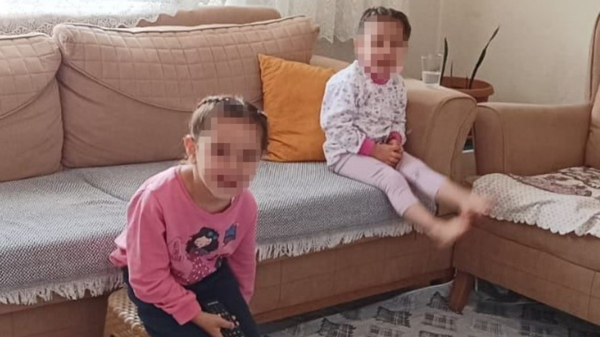 Ankara’da annesiyle karşıya geçen çocuğa otomobil çarptı
