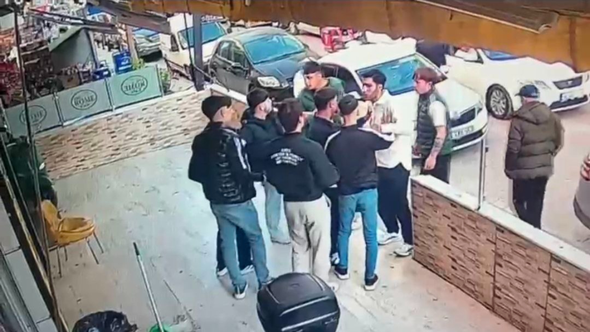 İstanbul’da internet kafede bıçaklı kavga kamerada
