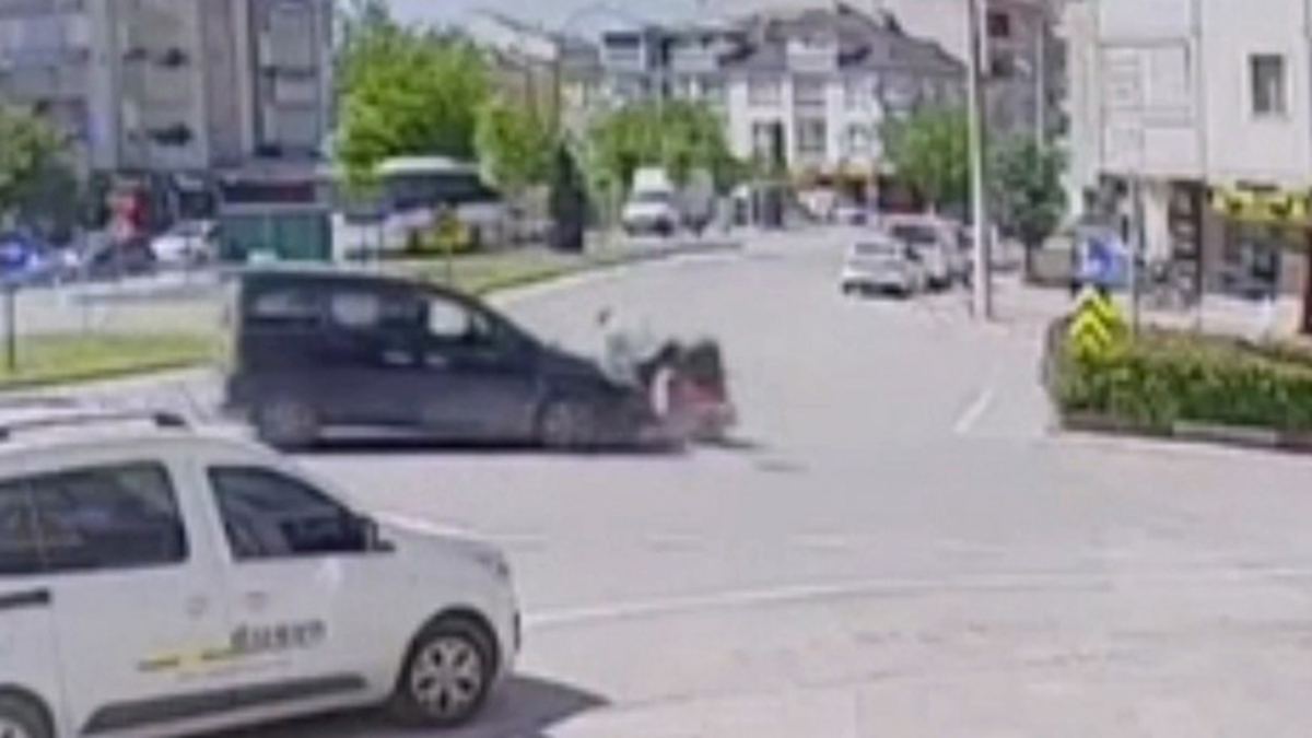 Bursa’da motosikletli muhtarın karıştığı kaza kameraya yansıdı