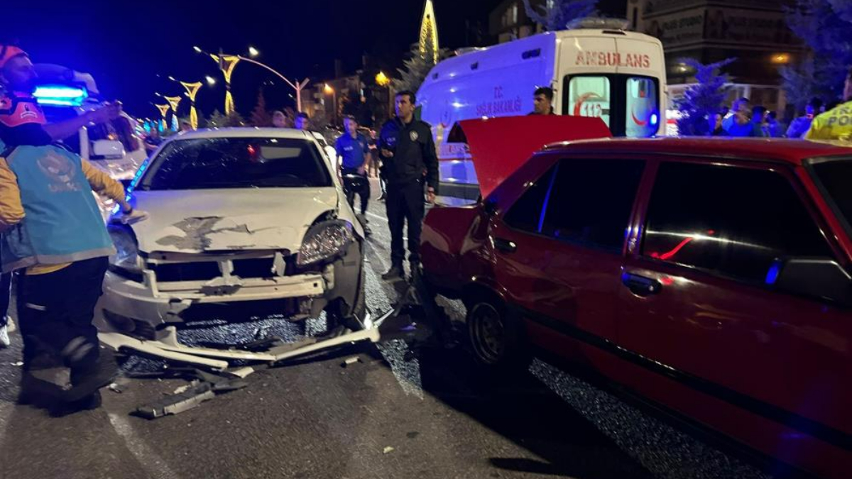 Bingöl’de zincirleme kazada 6 kişi yaralandı