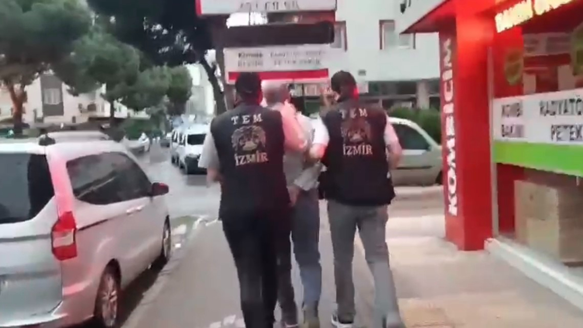 İzmir merkezli 5 ilde FETÖ operasyonu: 33 gözaltı İzmir merkezli 5 ilde FETÖ operasyonu: 33 gözaltı