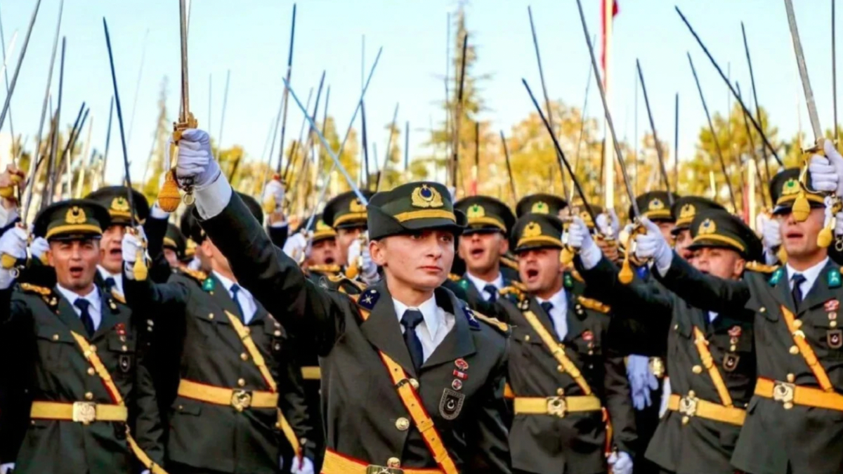 TSK’dan ihraç edilen 4 teğmen, Ankara Büyükşehir Belediyesi’nde işe başladı TSK’dan ihraç edilen 4 teğmen, Ankara Büyükşehir Belediyesi’nde işe başladı