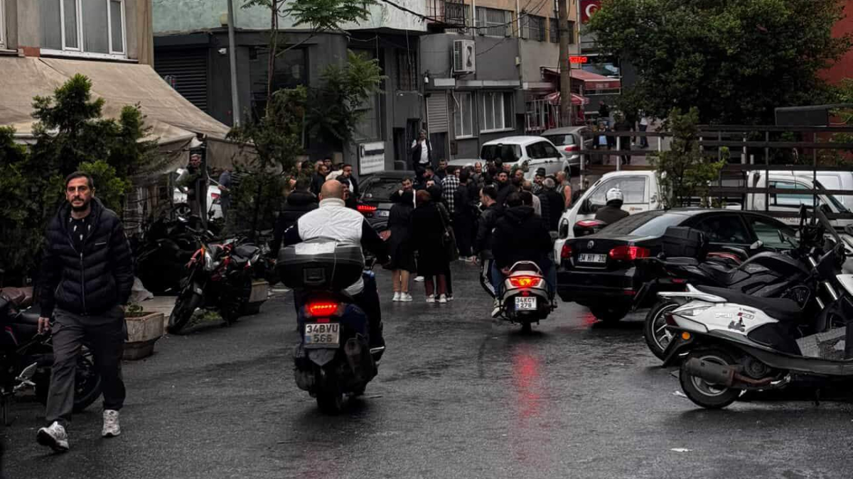 İstanbul’da pusu kurdukları otomobile kurşun yağdırdılar: 1 ölü İstanbul’da pusu kurdukları otomobile kurşun yağdırdılar: 1 ölü