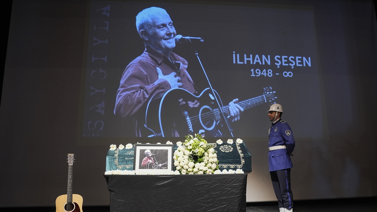 İlhan Şeşen için tören düzenlendi: Tabutu asansörde mahsur kaldı