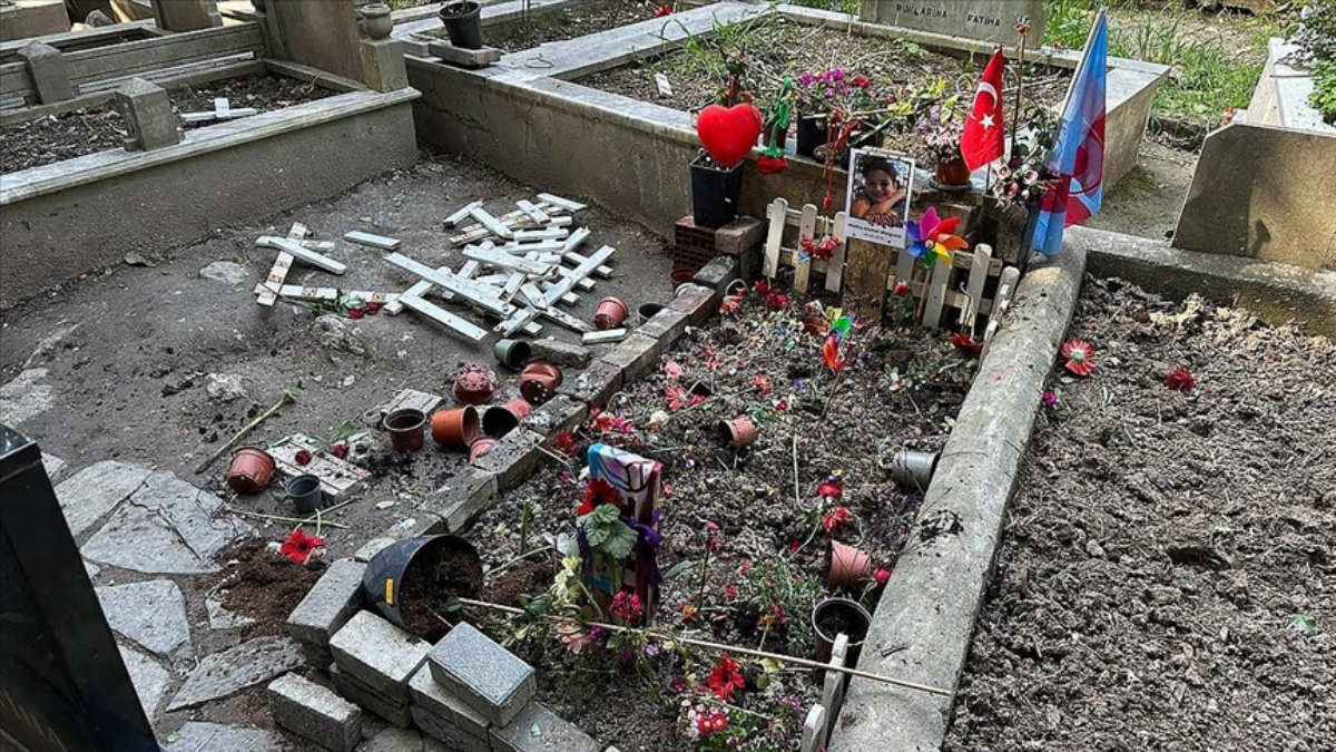Mattia Ahmet Minguzzi’nin mezarına zarar veren şahsın cezası belli oldu Mattia Ahmet Minguzzi’nin mezarına zarar veren şahsın cezası belli oldu