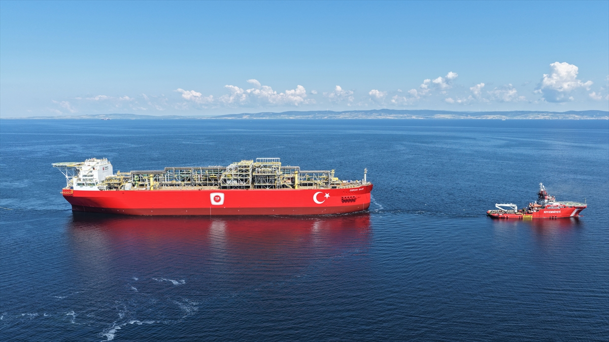 Türkiye’nin ilk yüzer gaz üretim platformu Boğaz’dan geçecek Türkiye’nin ilk yüzer gaz üretim platformu Boğaz’dan geçecek