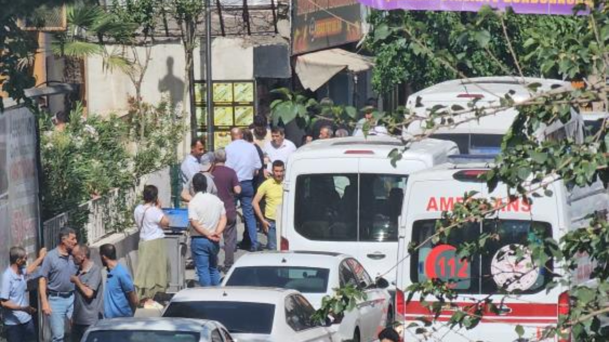 Diyarbakır’da belediye binasında tartıştığı amcasını silahla yaraladı