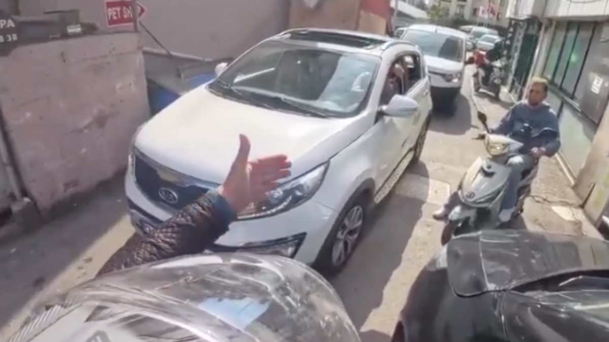 İstanbul’da ters yöne giren sürücü zor anlar yaşattı