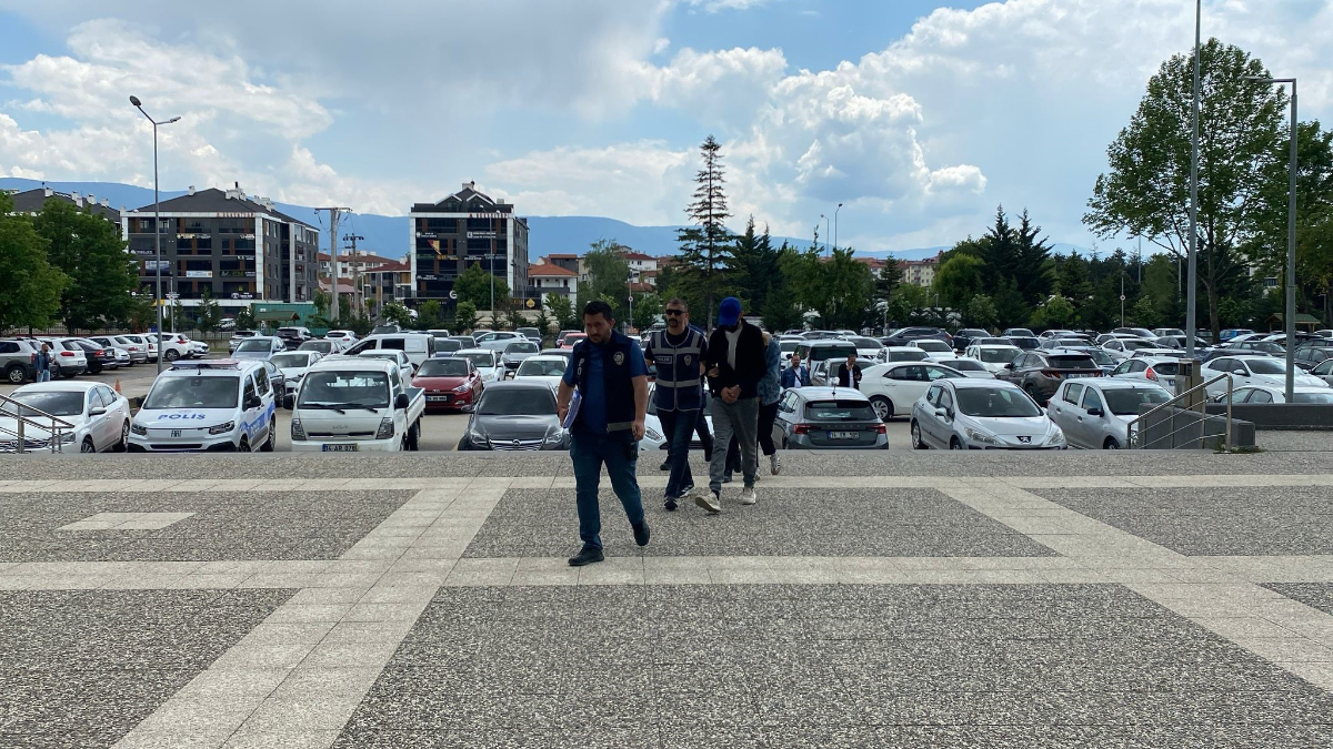 Bolu’da çaldıkları plakayı başka araca takıp kaçtılar