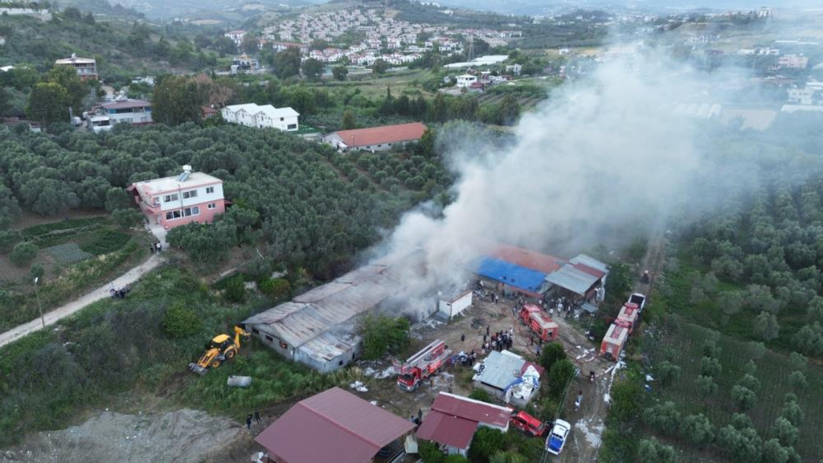 Hatay’da tekstil fabrikasında yangın
