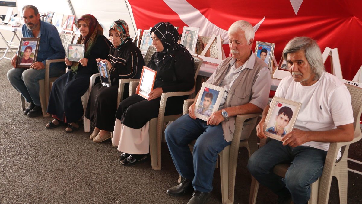 Diyarbakır anneleri bayramı üzgün geçirmek istemiyor