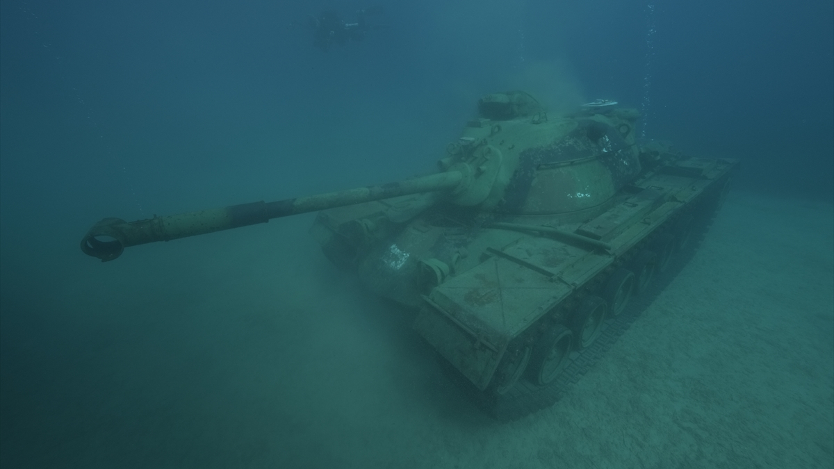 Saros Körfezi’ne batırılan tank, su altında görüntülendi