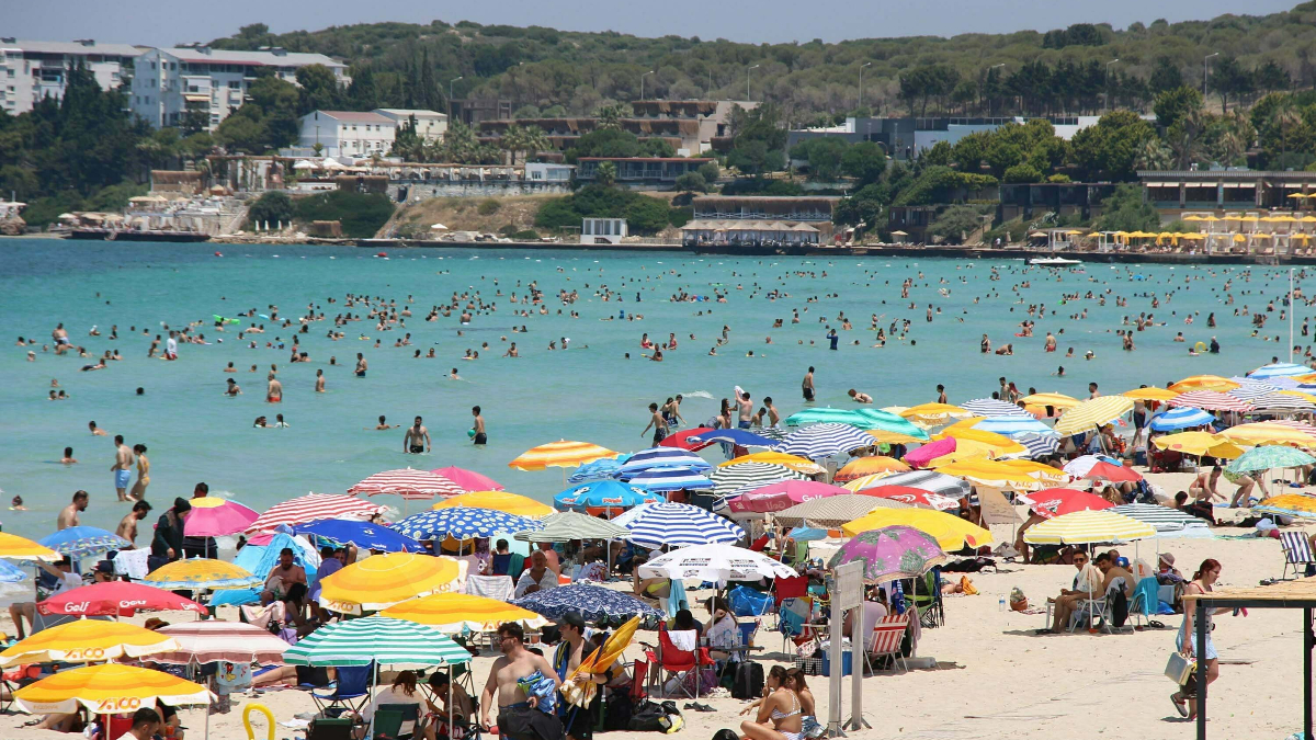 İzmir Çeşme’de bayram yoğunluğu