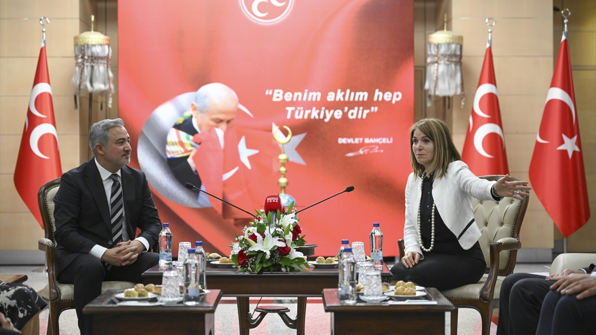 DEM heyeti, MHP ile bayramlaştı