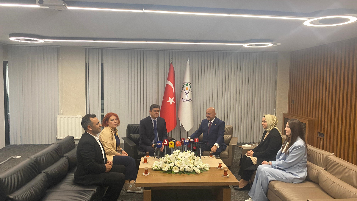 AK Parti’den DEM Parti’ye bayram ziyareti