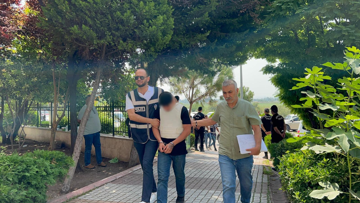 Adana’da maske takıp sokakta cinayet işleyen şüpheliler yakalandı Adana’da maske takıp sokakta cinayet işleyen şüpheliler yakalandı