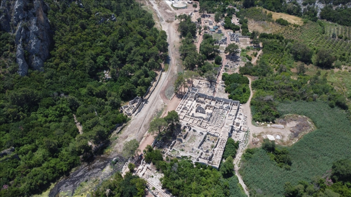 270’ten fazla mezar gün yüzüne çıkarıldı