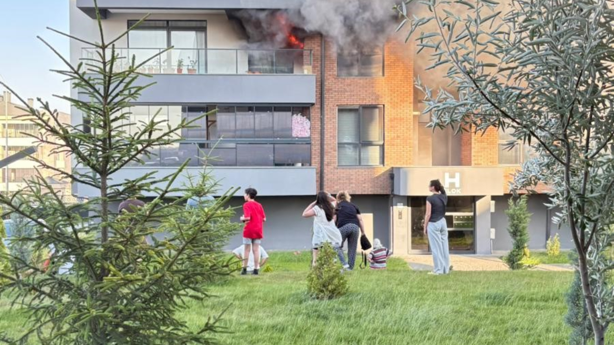 Eskişehir’de buzdolabından çıkan yangın bütün evi sardı