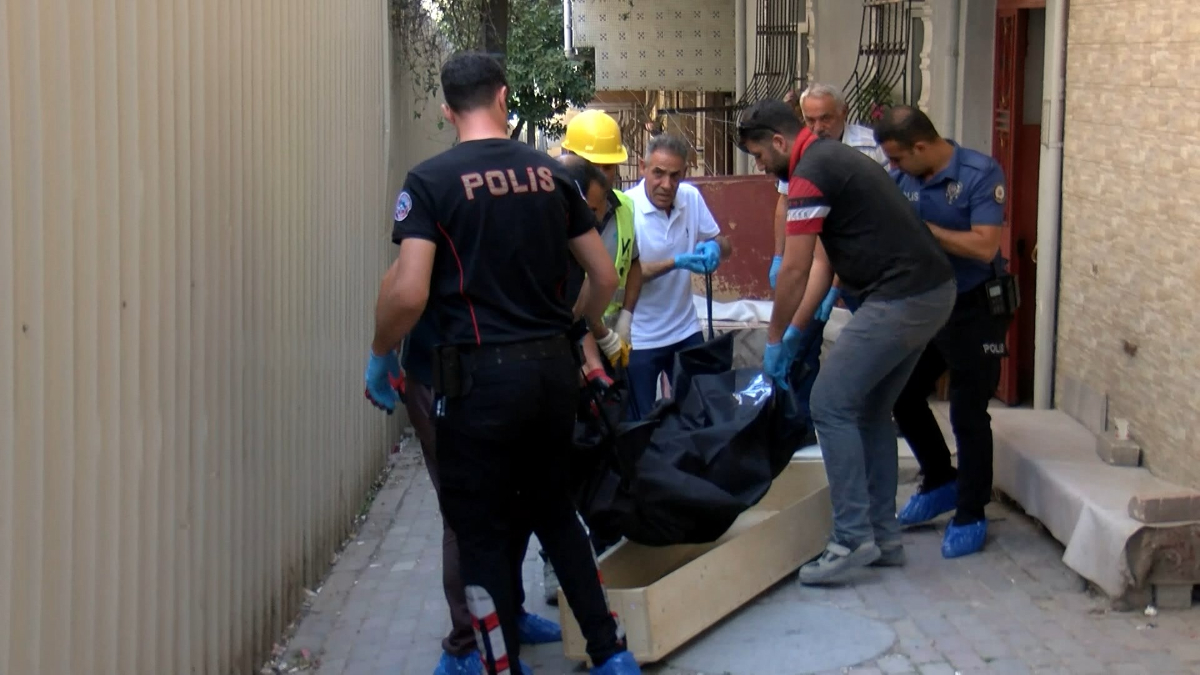 İstanbul’da tartıştığı babasını silahla öldürdü